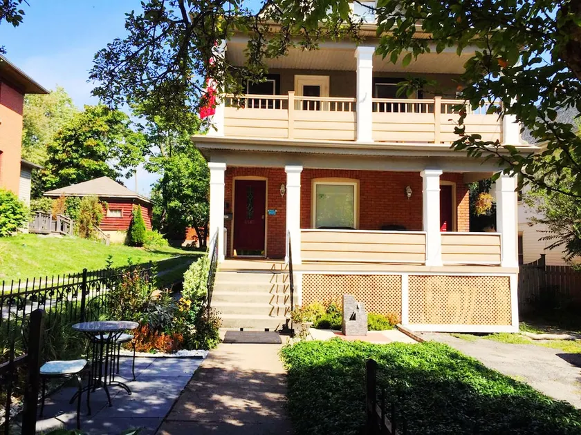 Acacia Bed and Breakfast - Image 1