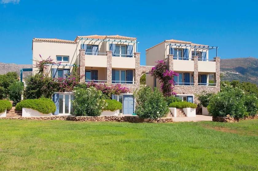 Wonderful Beach Front Villa Perfect for up to 6 People - Image 1