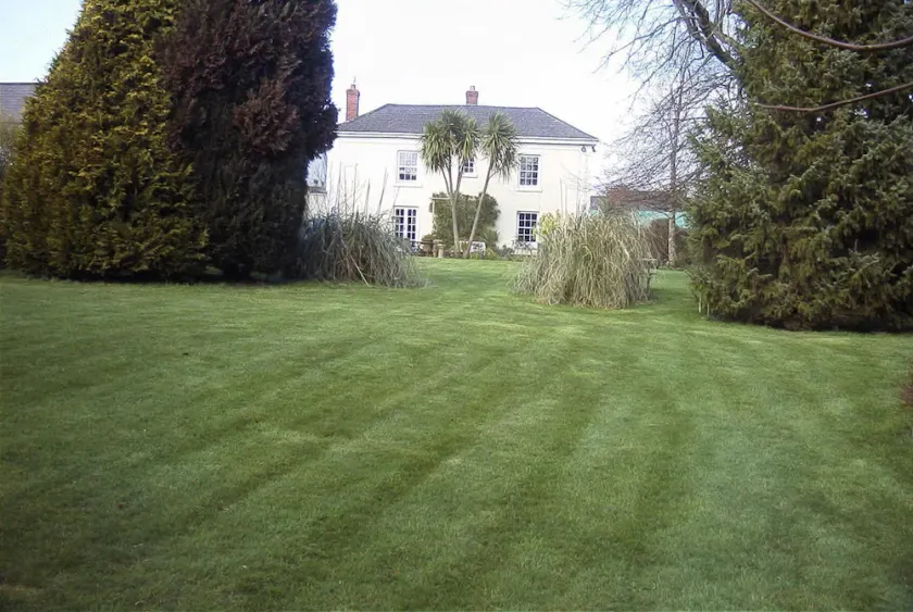 Elmfield Bed And Breakfast - Image 1