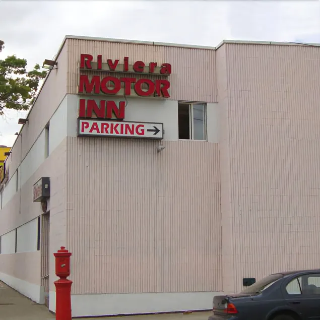 Riviera Motor Inn - Image 1