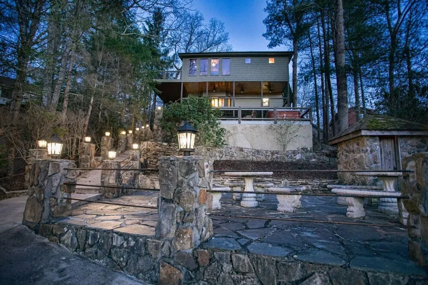 Lake Side Retreat - Image 1