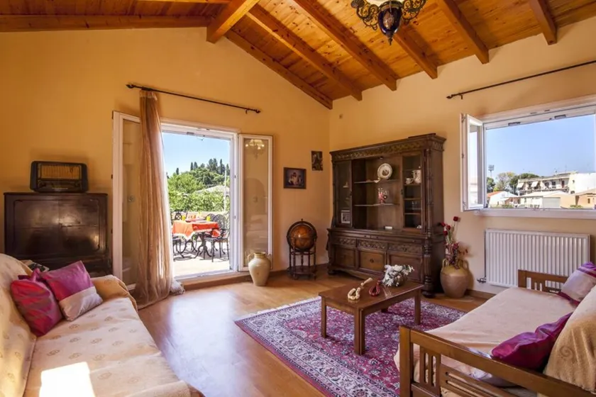 Garitsa De Lux - Image 1