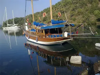 Ide Yacht Hotel - Image 1