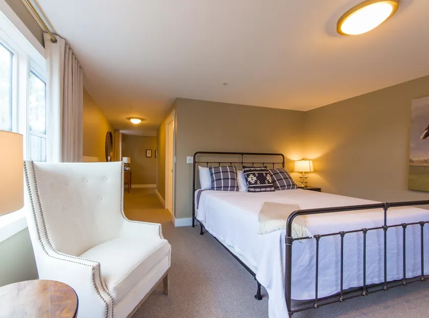 The Edgewood Inn - Image 1