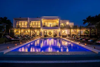 Beachfront Modern Montego Bay , Pool, Grill, Water Sports Etc. ! - Image 1