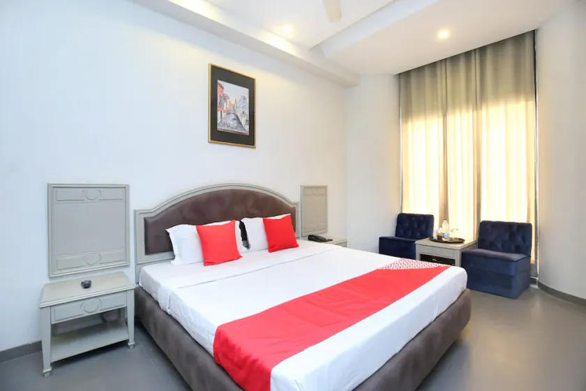 Hotel Jane Royale by OYO Rooms - Image 1