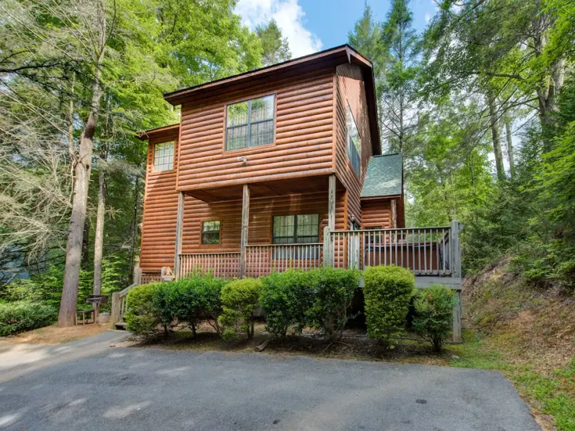 Chipmunk Chase, 2 Bedrooms, Sleeps 8, Hot Tub, Pool Table, Fireplace - Image 1
