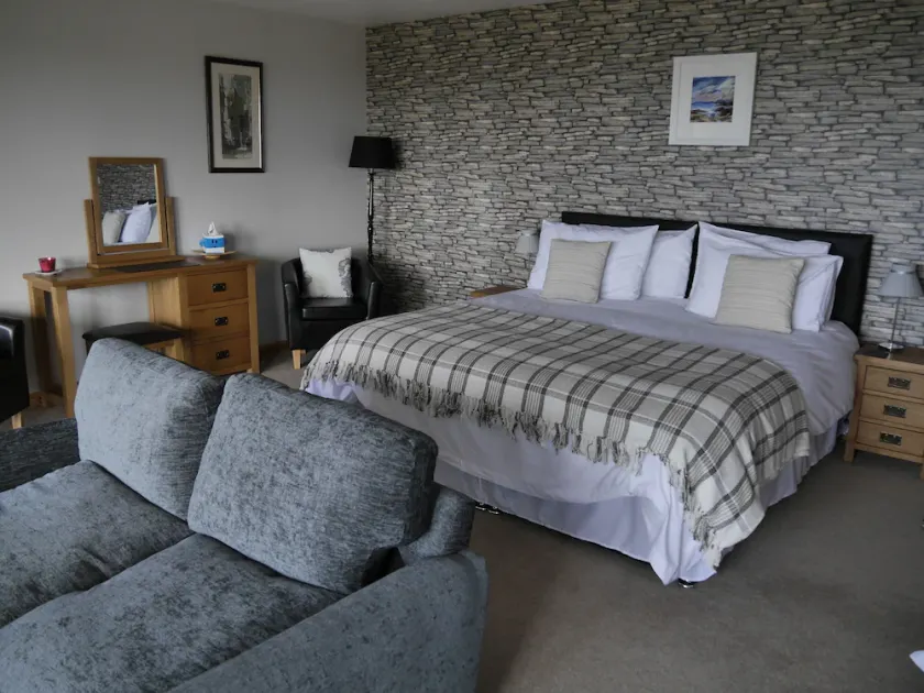 Innisfail Bed & Breakfast - Image 1