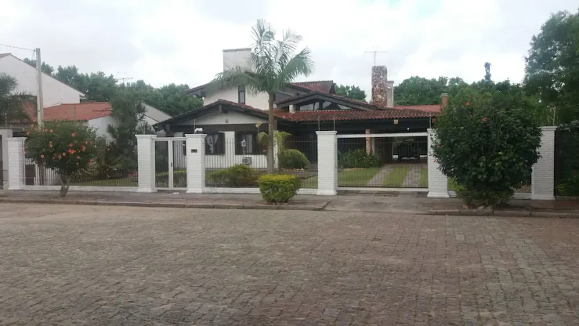 Bela e Aconchegante Residência - Image 1