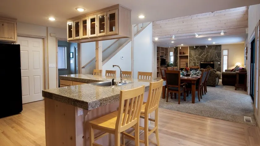 1620 Deer Path - Image 1