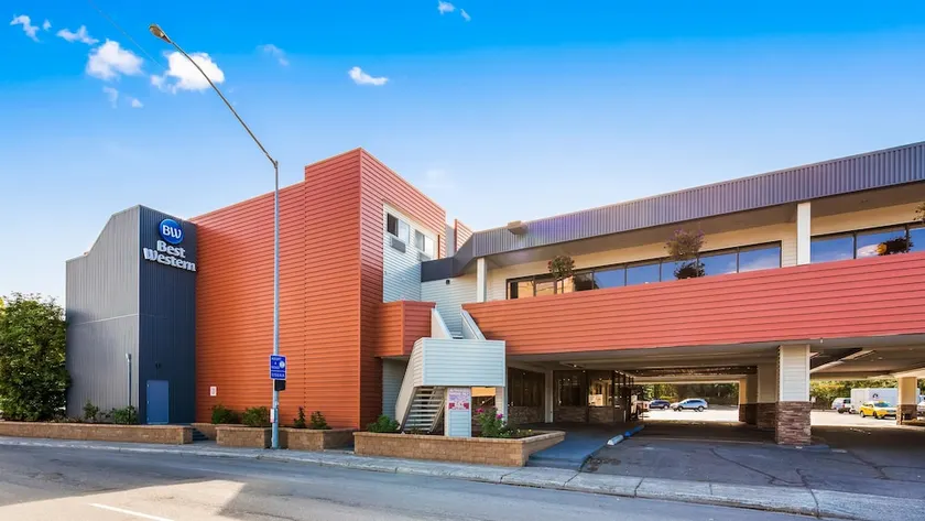 Best Western Golden Lion Hotel - Image 1