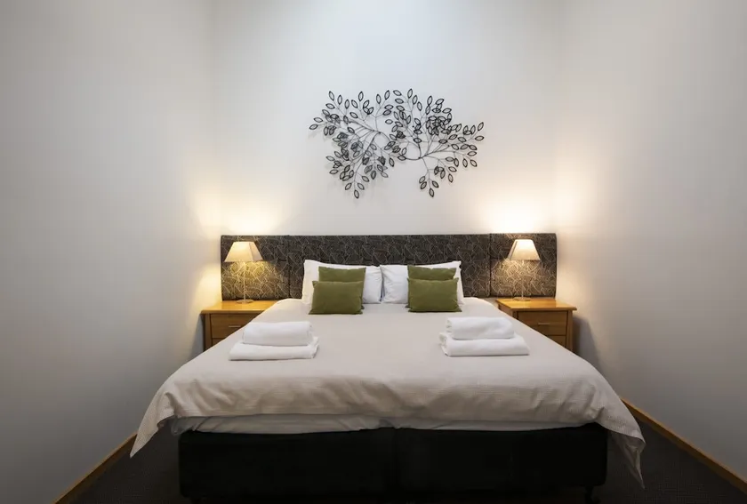 Four Mile Hut - Studio Apartment - Image 1