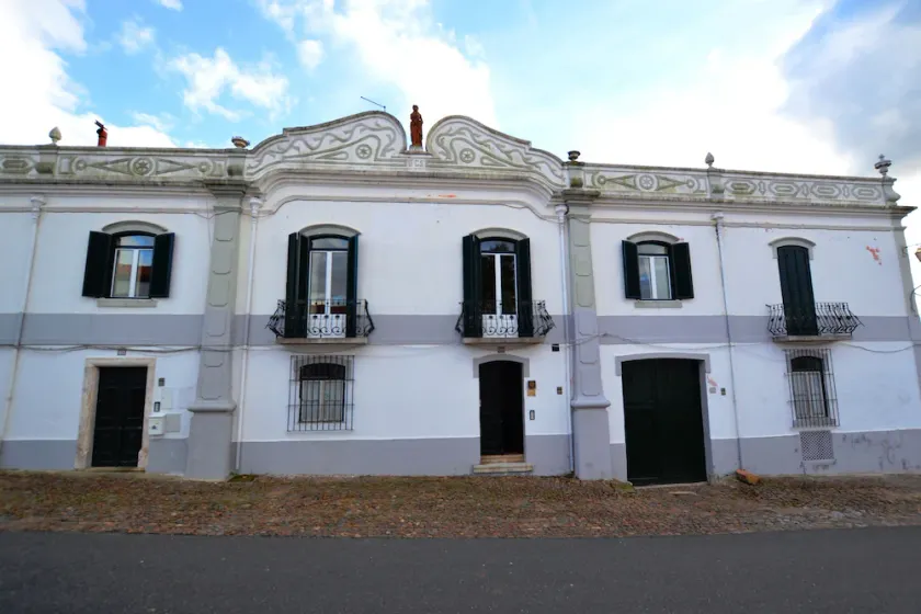 Casa Santos Murteira Manor House - Image 1