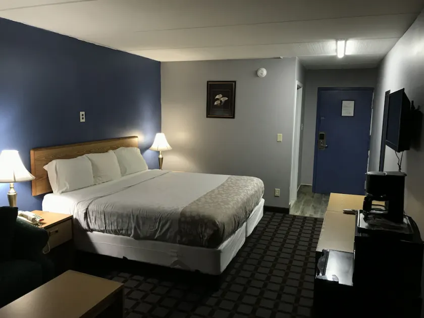 Budget Inn Bath - Image 1