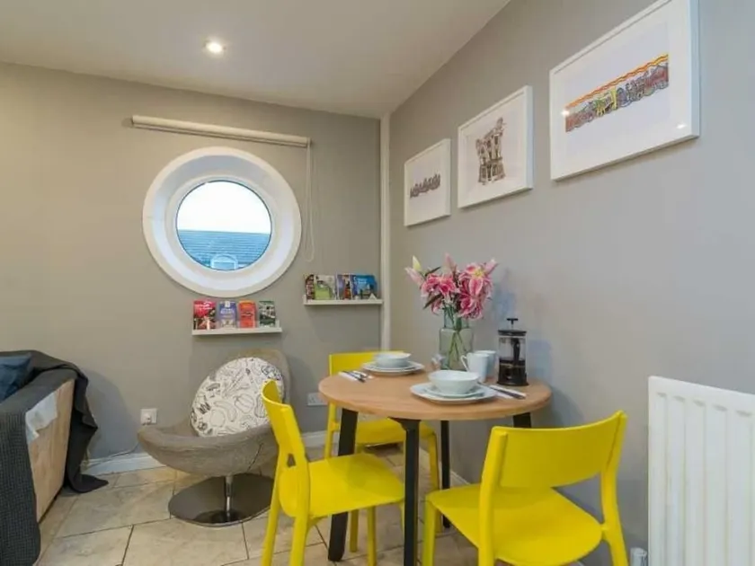 Belfast City Centre Apartment - Image 1