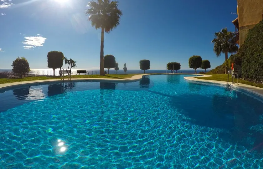 Stunning 4 bed duplex with sea views - Image 1