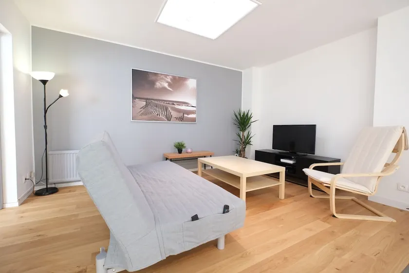 Escale de 80 m2 avec cour et parking - Image 1