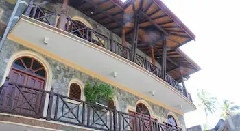 Warahena Beach Hotel - Image 1
