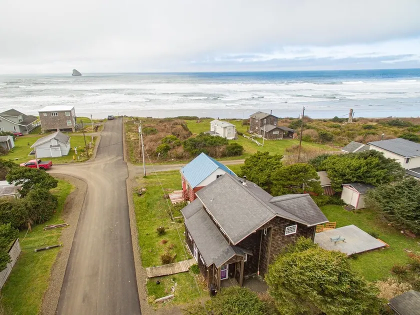 Pine Beach Retreat - Image 1