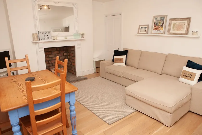 2 Bedroom Apartment in Prime Clifton Location - Image 1