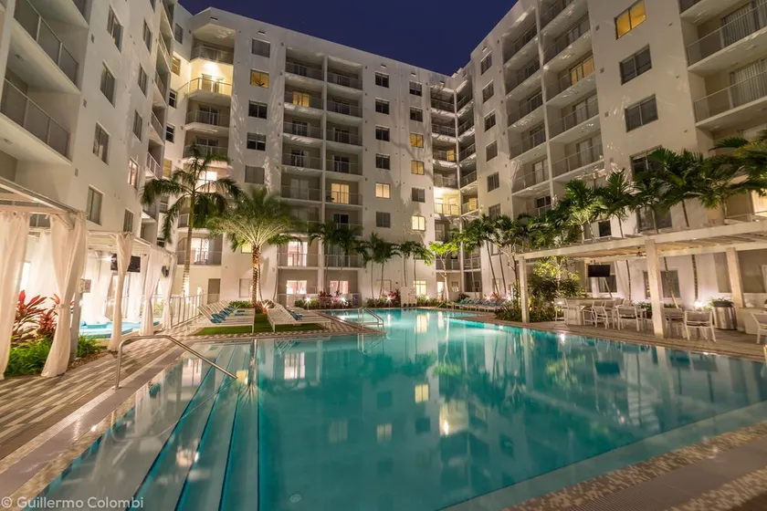 Pearl Dadeland - Image 1