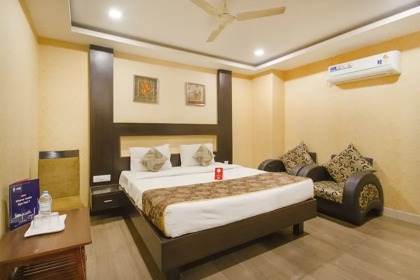 Sree Chandana Hotel by OYO Rooms - Image 1