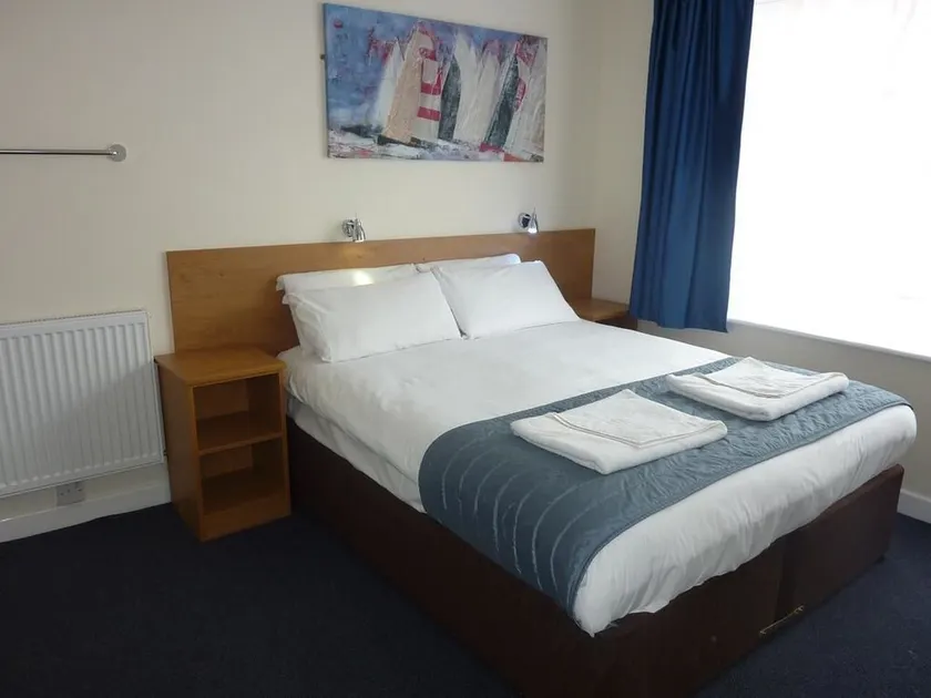 Carisbrooke Hotel - Image 1