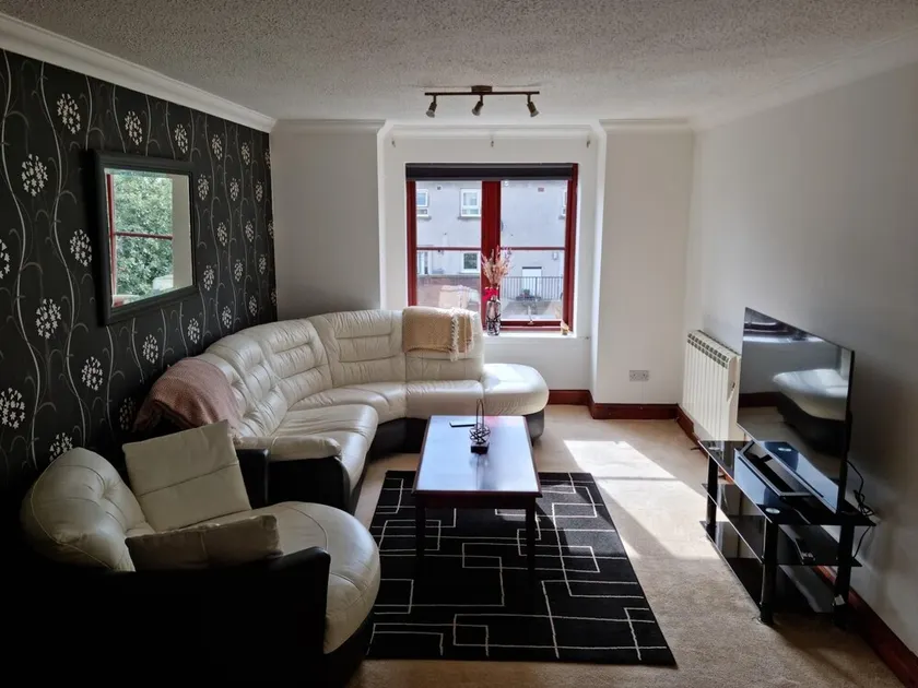 Superb 2 Bedroom Flat Tillicoultry - Image 1