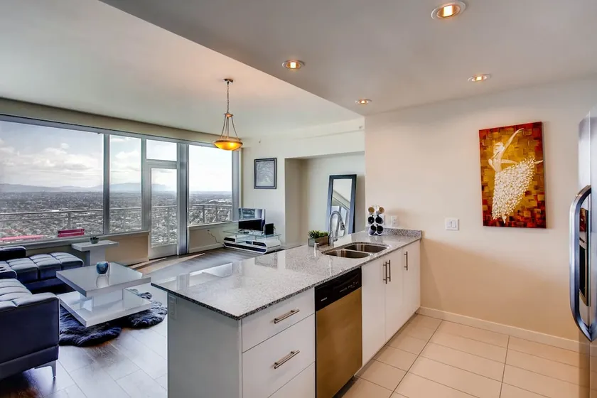 Live in the Ultimate Luxury in San Diego - Image 1