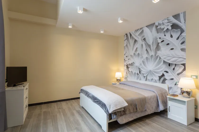 Carla s Rooms with Private Bathroom & Kitchen - Image 1