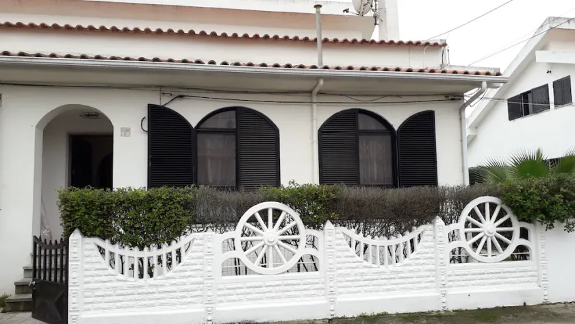 Backpackers Hostel Fonte Da Telha - Image 1