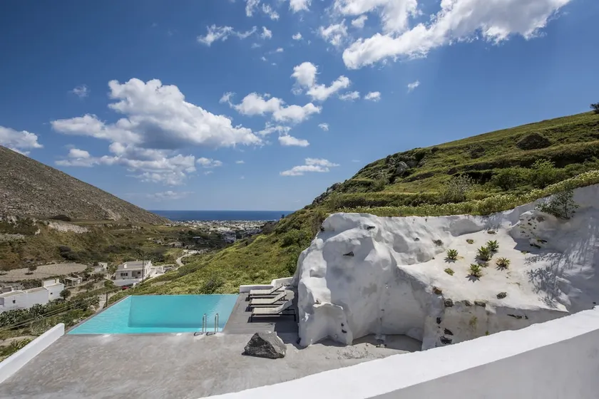 Insolito Villa - Image 1