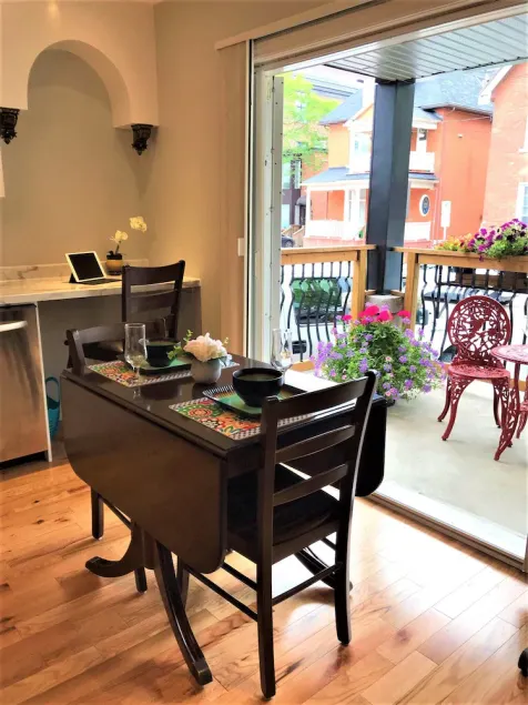 Ottawa Downtown Executive Apartment Retreat with Private Balcony near Bank Street - Sleep Max 2 - Image 1