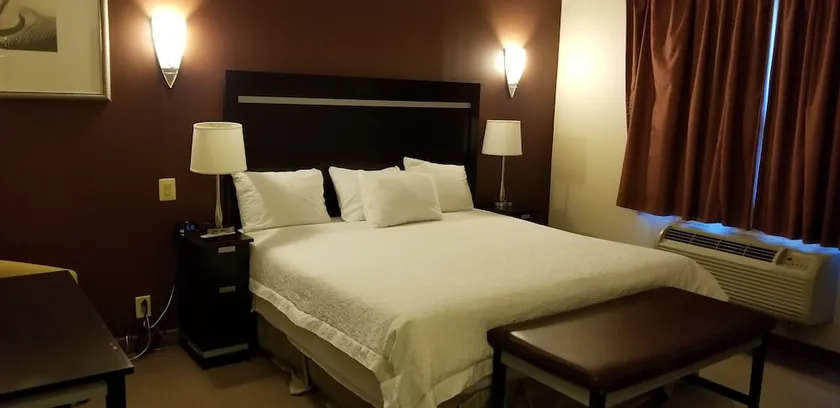 Smithtown Inn - Image 1
