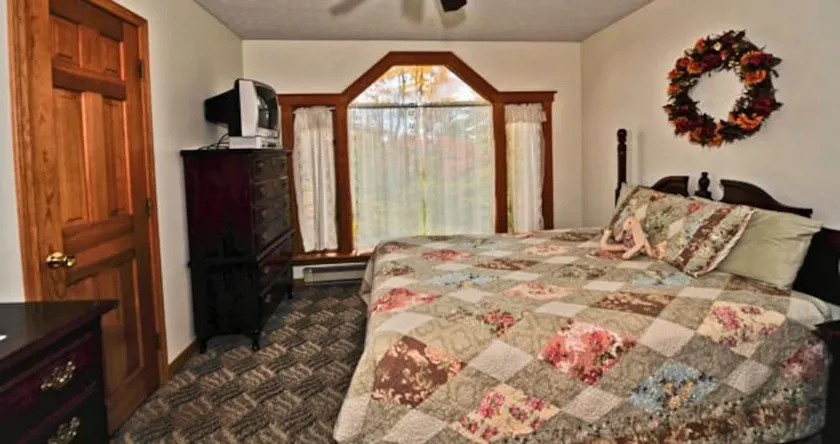 Robyn`s Nest - 304 Slopeside Road - Image 1