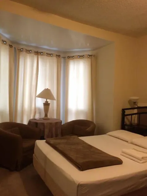 Ada's Guesthouse - Image 1