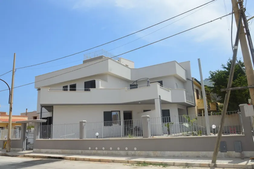 Eryx Apartments - Image 1