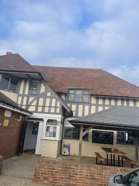 Stunning 8-bed Apartment in Bacton - Image 1
