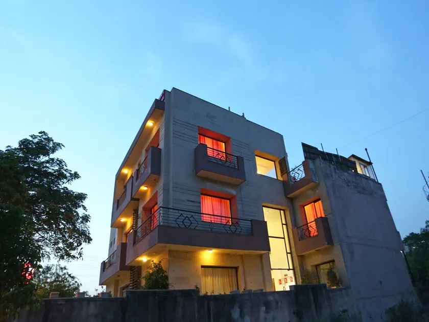 OYO Flagship 387 Moulsari Avenue - Image 1