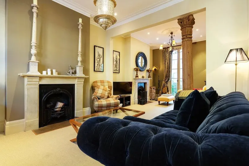 Townhouse By The River - Image 1