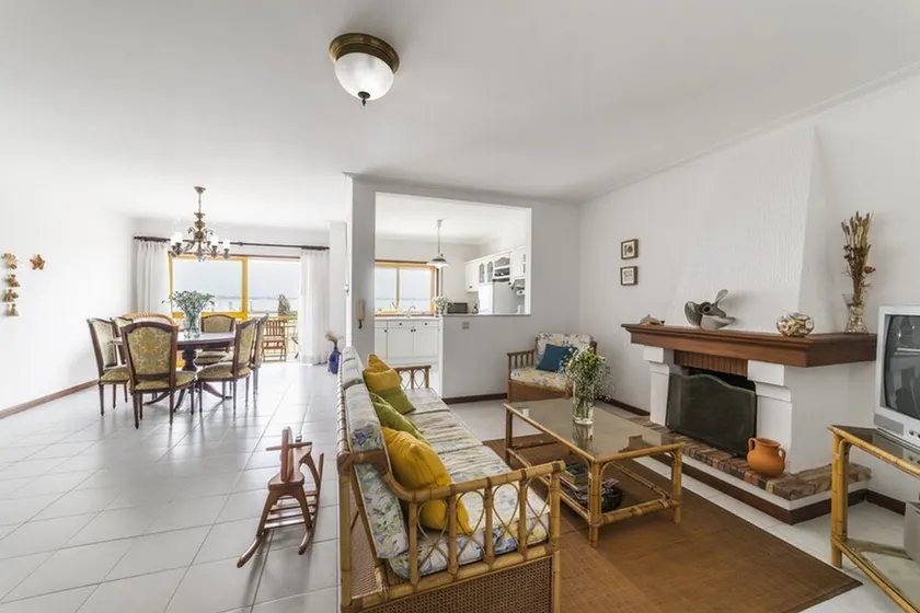 Ria's View Apartment - Image 1