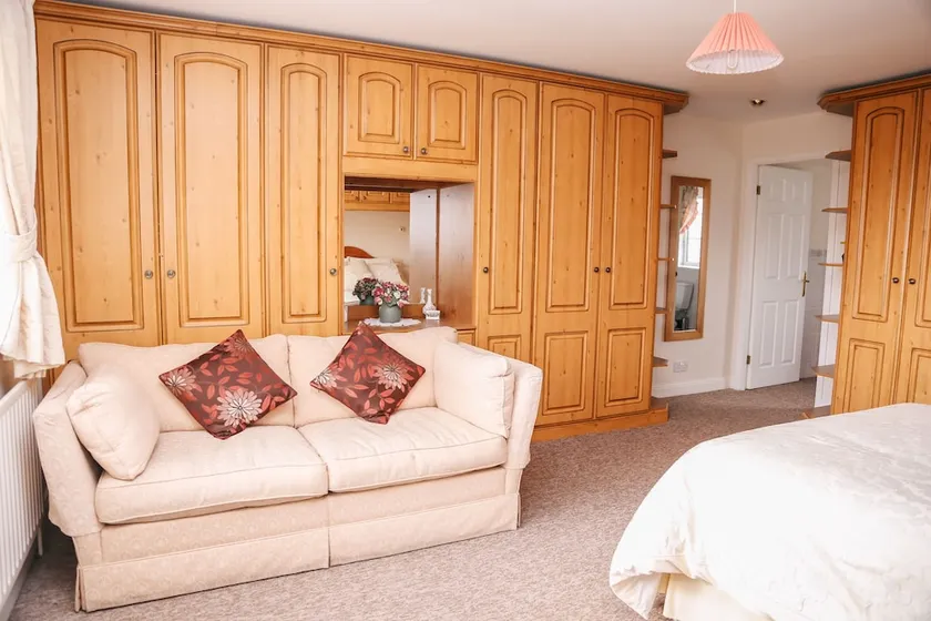 Holly Tree Farm Bed and Breakfast Macclesfield - Image 1