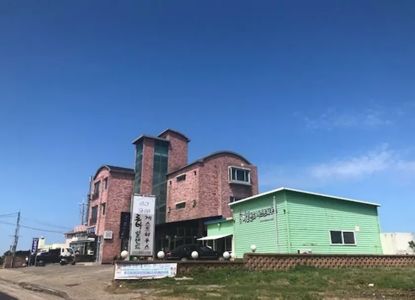 Long Island Guesthouse - Image 1