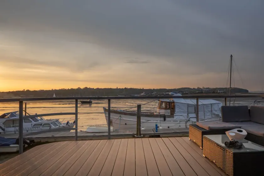 HOUSEBOAT ELEUTHERA - Image 1