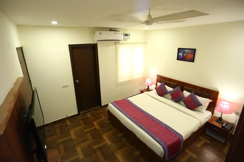 Hotel Marina - Image 1