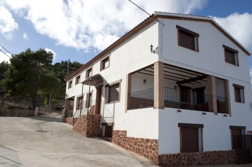 House With 4 Bedrooms in Yeste, With Wonderful Mountain View, Pool Access and Enclosed Garden - Image 1