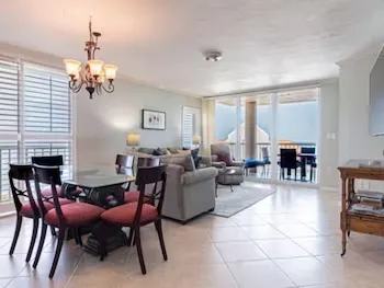 Luxurious Condo with Spectacular Sunset Views and Easy Access to the Beach by RedAwning - Image 1