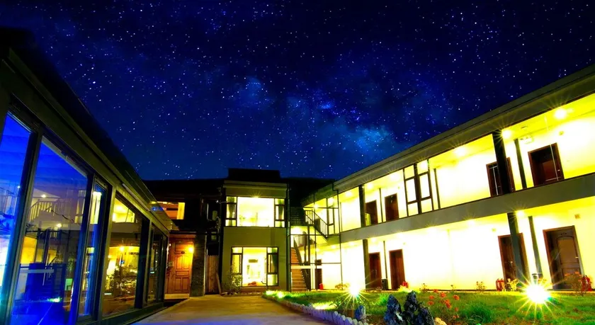 RUI Snow Mountain Inn - Image 1
