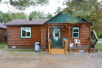 Spectacle Lake Lodge - Image 1