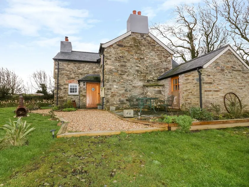 Hallgarden Farmhouse - Image 1